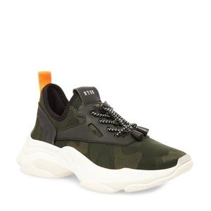 Steve Madden camo Myles drawstring sneakers size 7